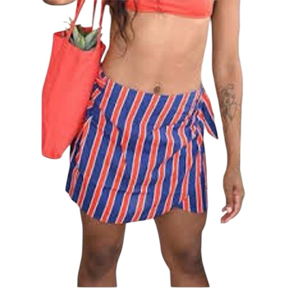 🆕 WEWOREWHAT CHLOE MINI
SKIRT red blue strip wrap summer medium $195
